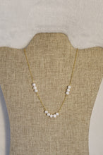Load image into Gallery viewer, Cadena con Perlas de Agua Dulces
